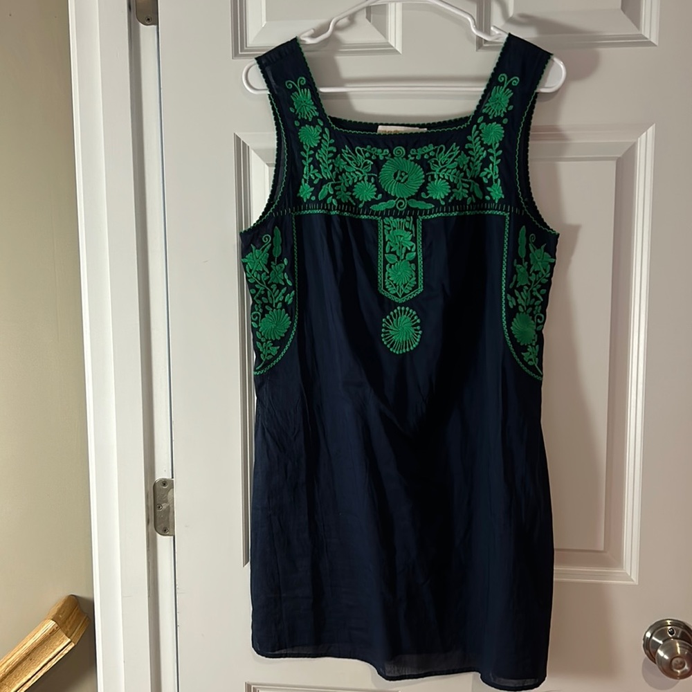 Tory Burch cover up. Size Medium. Navy with green embroidery. Great condition!